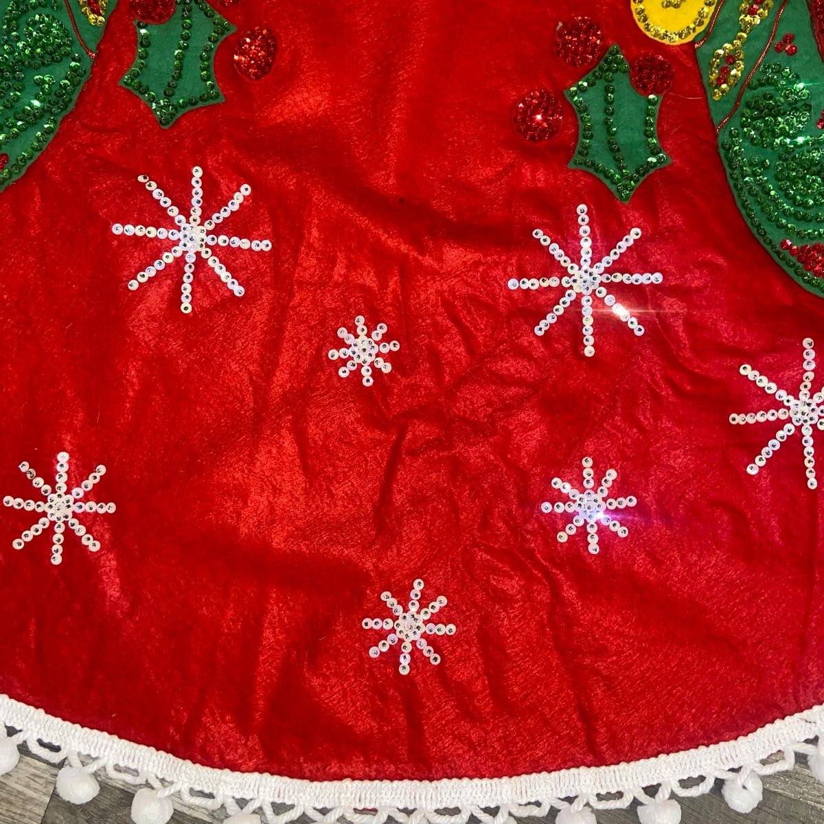 Handmade Vintage Tree Skirt, Finished Bucilla Santa Ornaments Tree Skirt 1635, Table Cover UNCUT Handmade Decorations Snowflakes