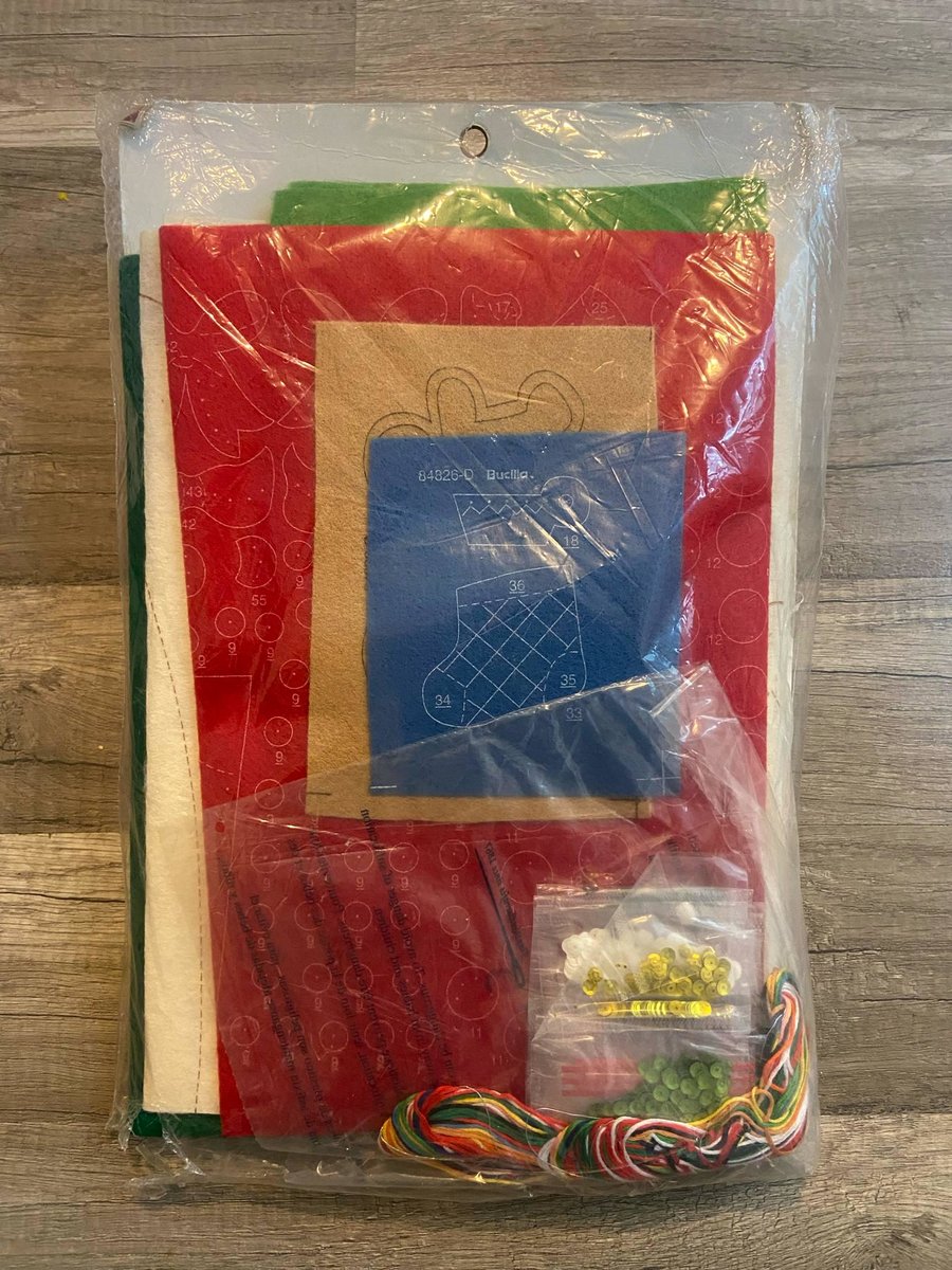 VINTAGE 2002 Bucilla Card Holder Christmas Tree Wall Hanging Kit #84826