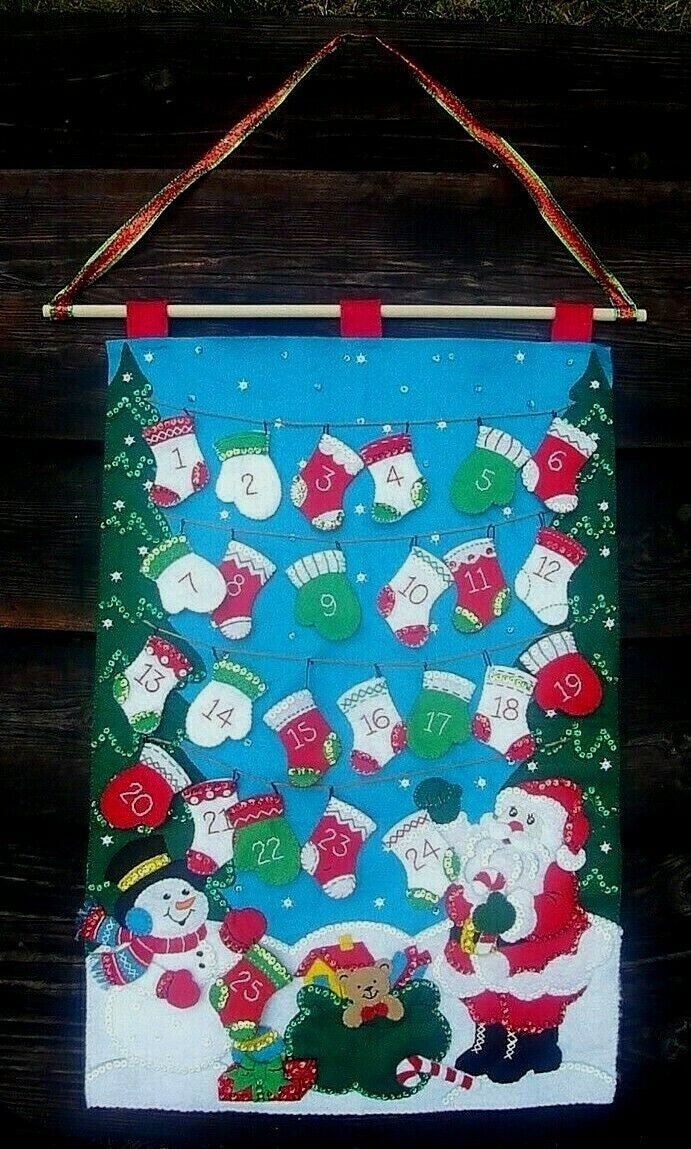 NEW Advent Calendar Handmade FINISHED Bucilla Mittens & Stockings COMPLETED Felt Wall Hanging 86735 Vintage Advent